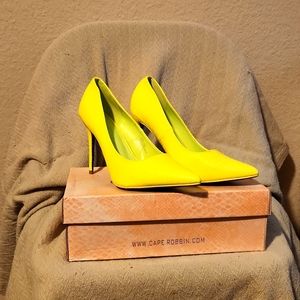 BRAND NEW Lime Green Pumps
